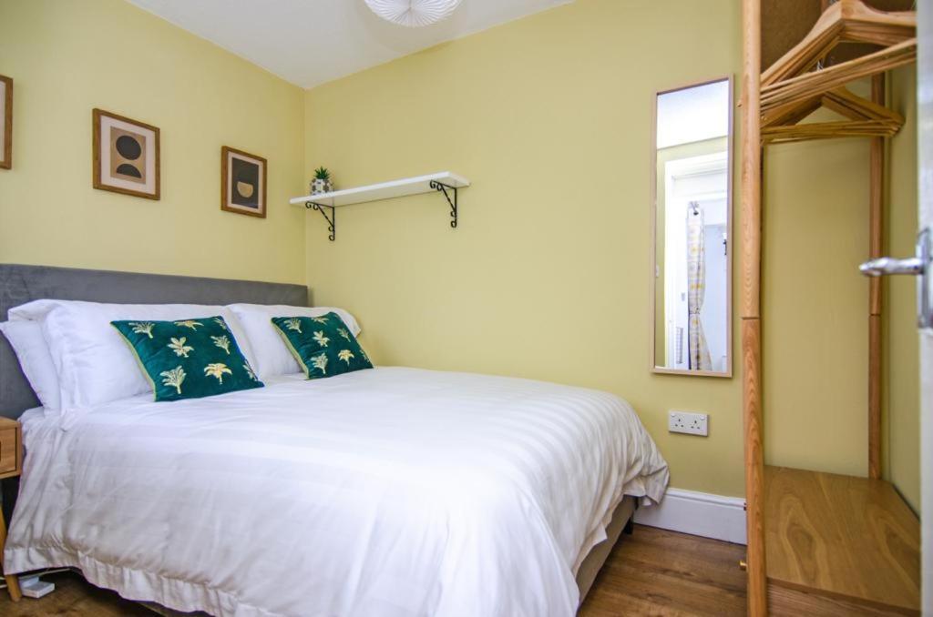 Cosy Lichfield Apartment Экстерьер фото